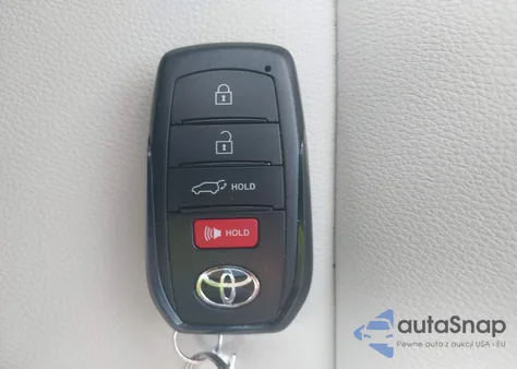 2024 Toyota Corolla Cross Xle z USA, uszkodzony, nr VIN 7MUDAABG9RV103268